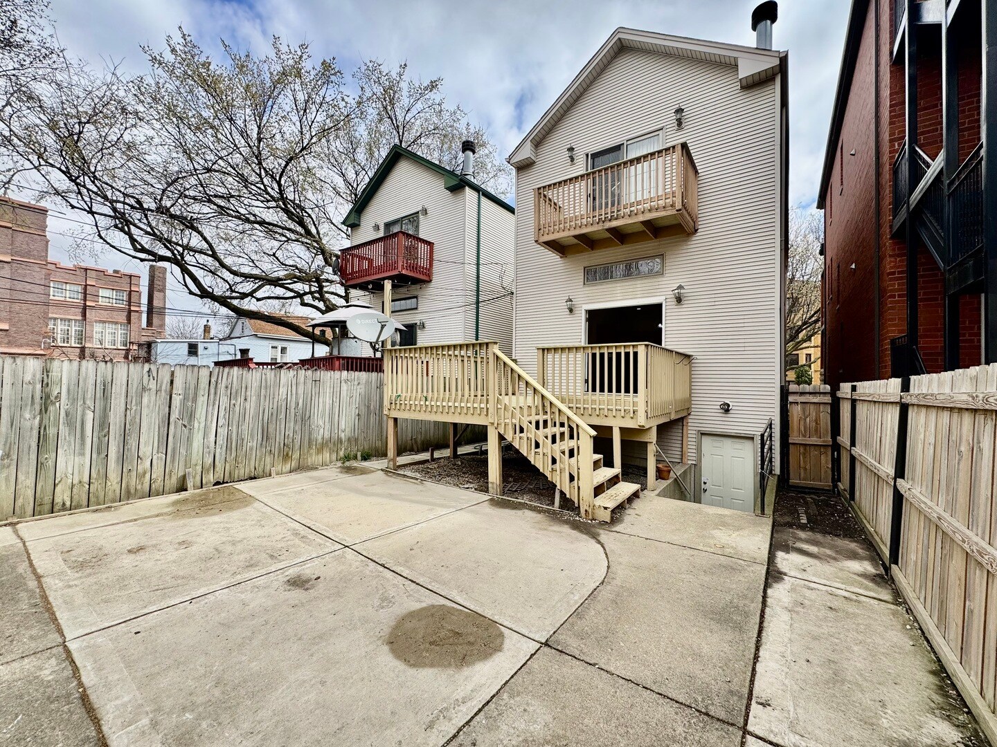 Building Photo - 1654 N Fairfield Ave