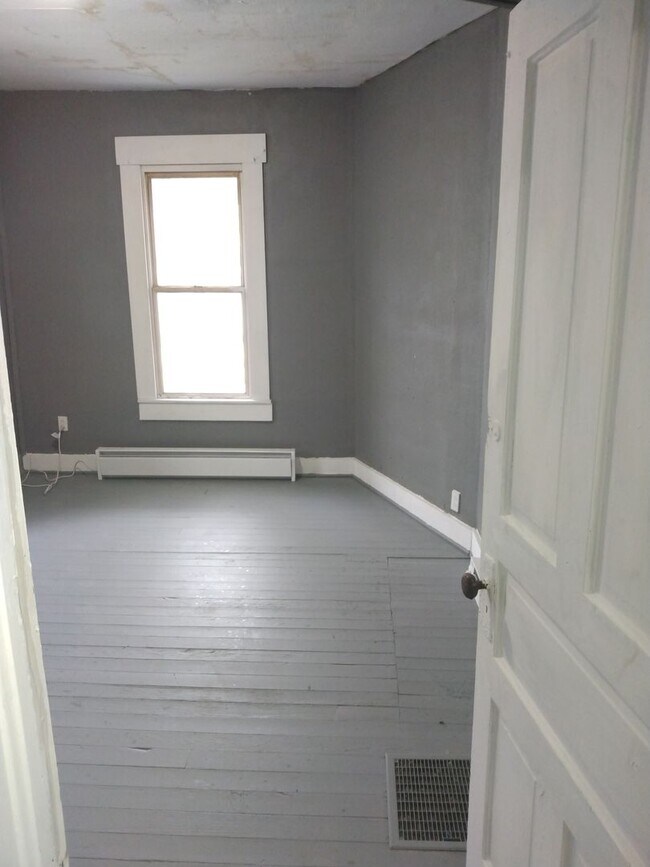 Building Photo - 616 Buckhannon Ave