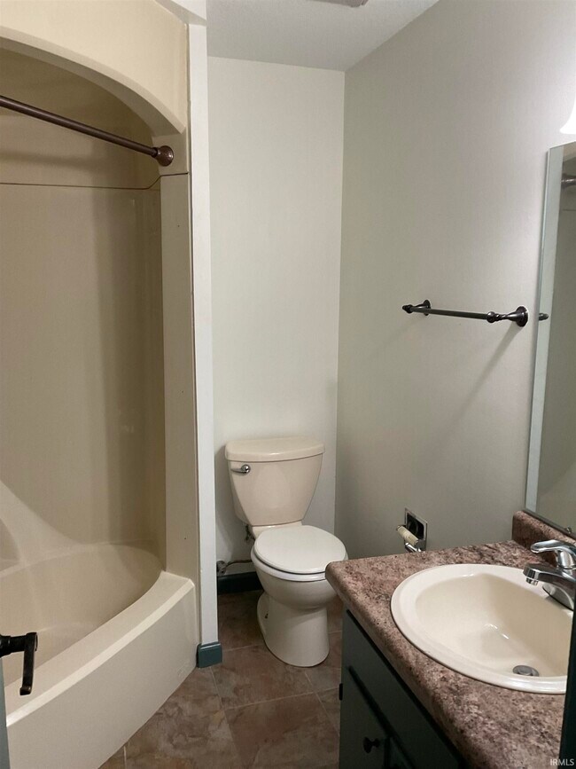 Building Photo - 5425 Hewitt Ln