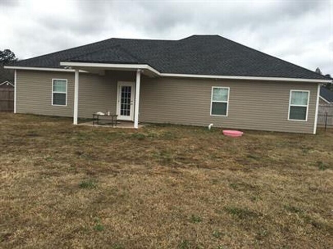 Building Photo - Beautiful home in a very quiet neighborhood!