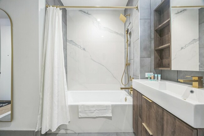 Building Photo - 980 6th Ave