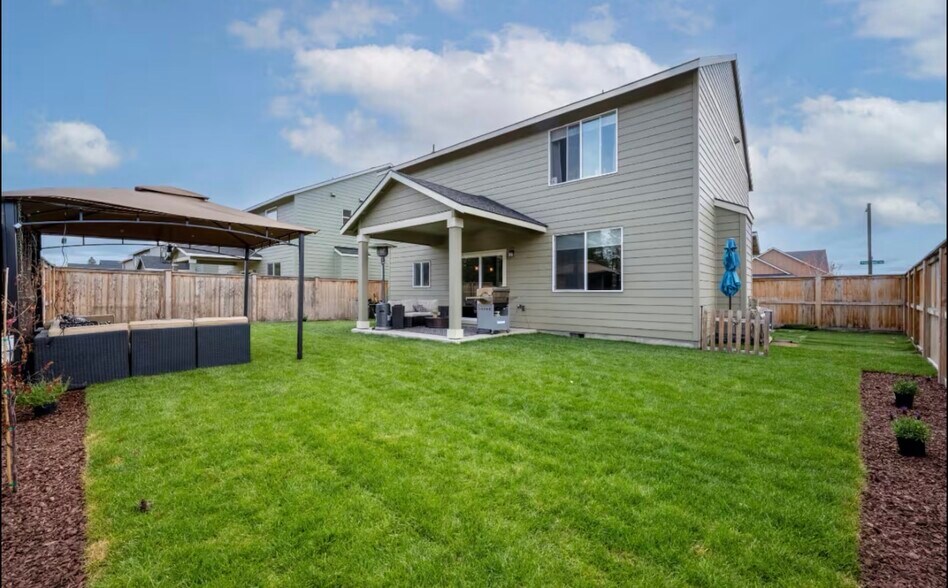 Building Photo - 16496 Pine Creek Dr