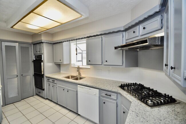 Building Photo - 6822 La Puente Dr