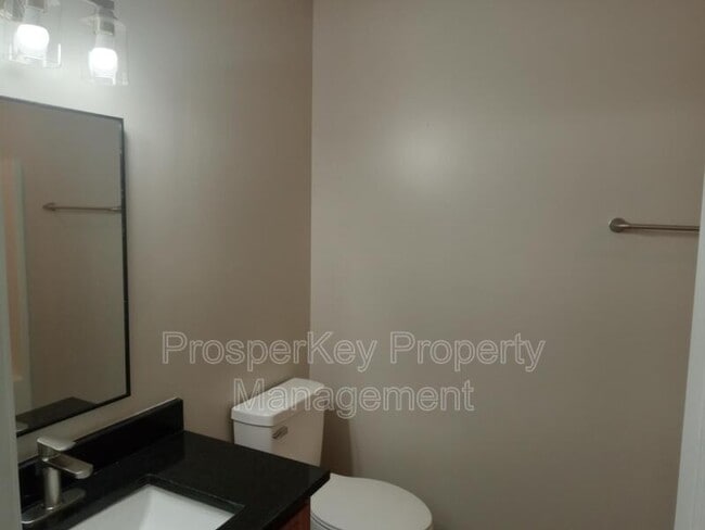Building Photo - 721 Pine Hill Ct