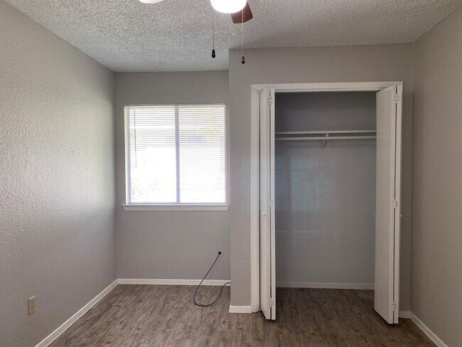 Building Photo - 510 Willowbend Cove