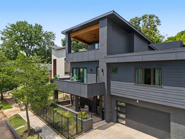 Building Photo - 1142 Boulevard Dr NE