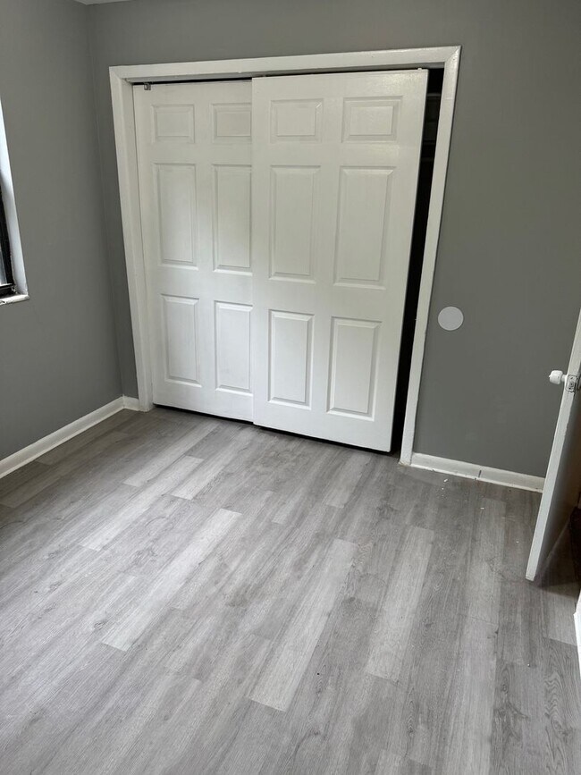 Building Photo - 2 Bedroom Duplex in Jacksonville