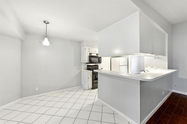 Building Photo - 1009 Rebbeca Dr