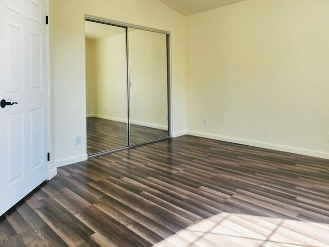 Building Photo - 5 Andaluz