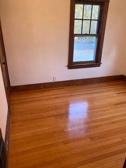 2nd Room - 32 Grand Blvd