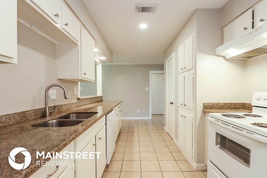 Building Photo - 6038 W Airport Blvd