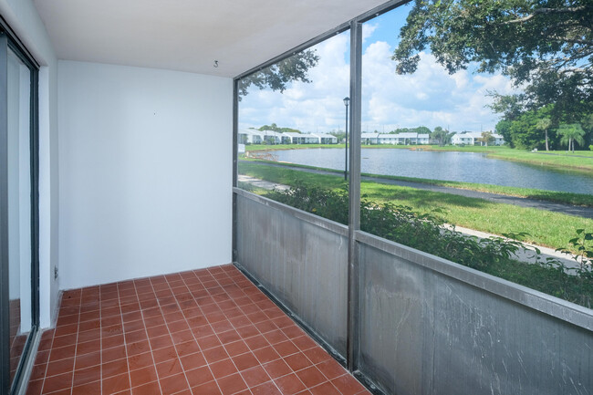 Building Photo - 1015 Green Pine Blvd