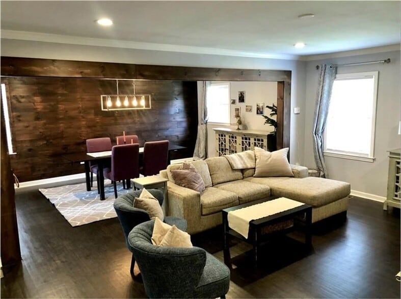 Building Photo - 2783 Meadowview Dr SE