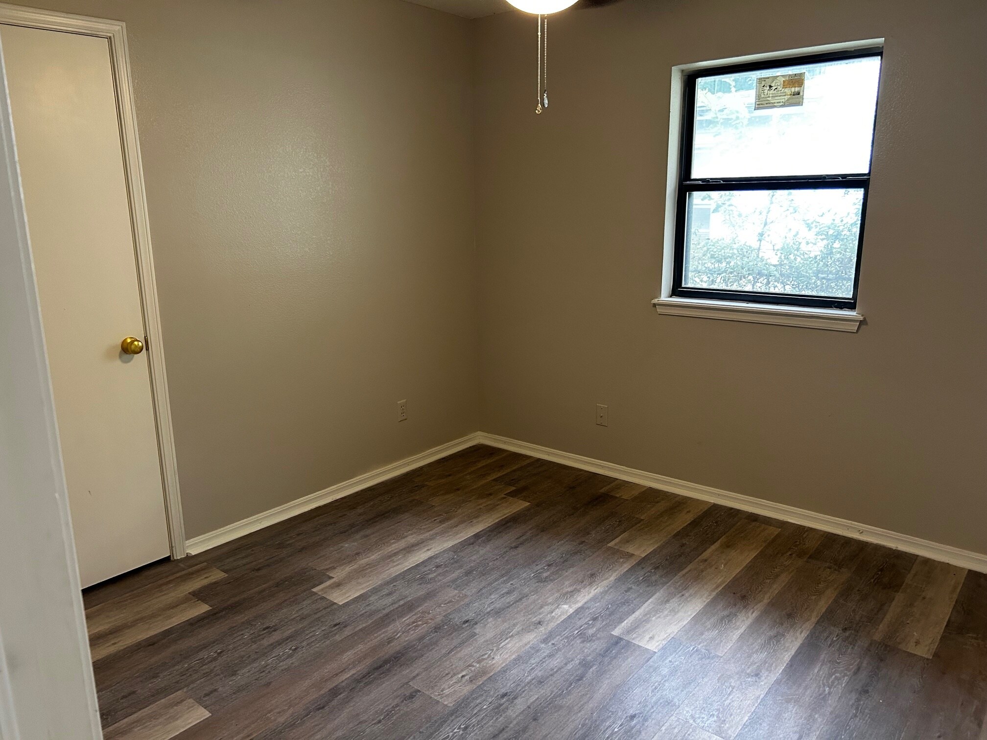 Bedroom 1 - 418 S Park Ave