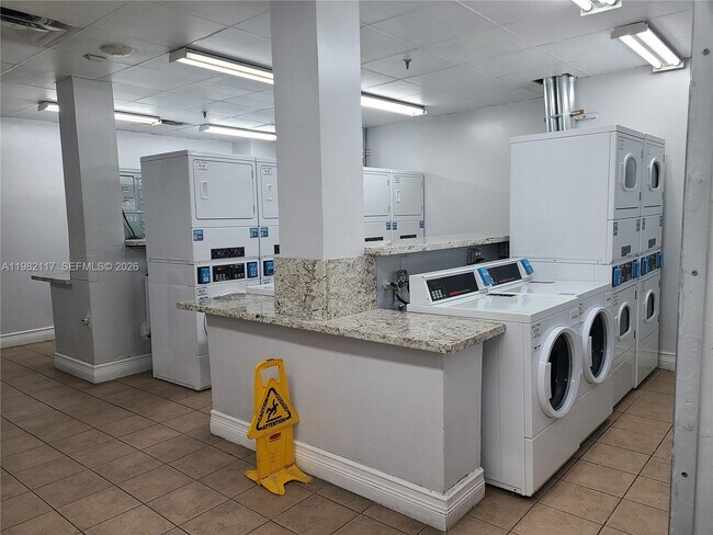 Building Photo - 850 N Miami Ave