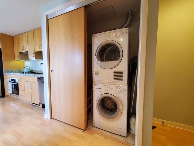 Building Photo - Downtown High-Rise Studio with parking and in-home laundry