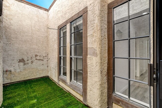 Building Photo - Single Story in the Heart of Las Vegas