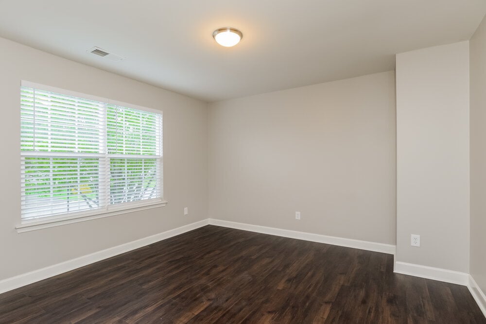 Building Photo - 2108 Thorn Crest Dr