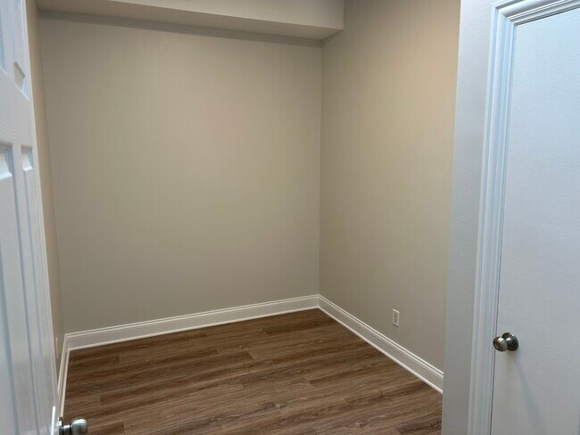 Building Photo - 137 S Batavia Ave