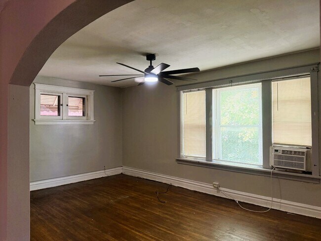 Building Photo - 2nd Floor Unit for Rent