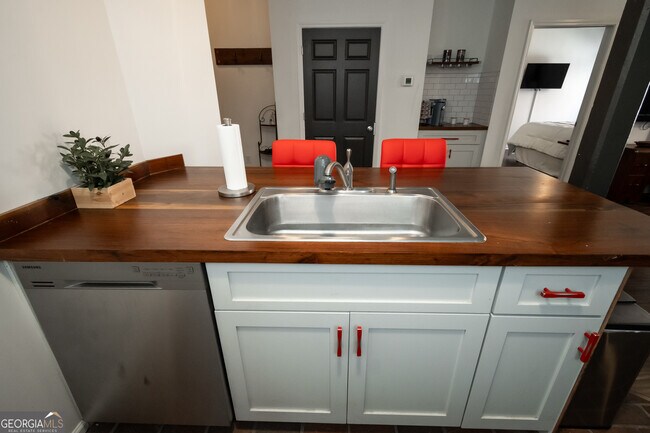 Building Photo - 269 N Hull St