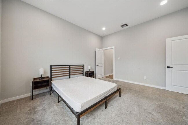 Building Photo - 8470 Berry Grn Ln