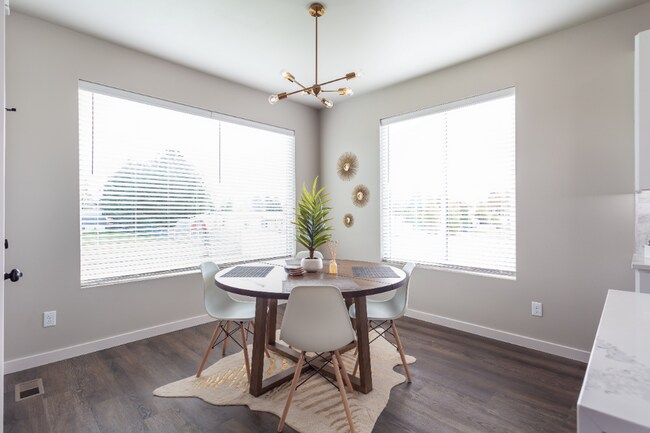 Building Photo - Fully Furnished New 5 Bed, 3 Bath Modern Home with over 3,241 Sq. Ft. on 2 Acres- MEAD SCHOOL DIS...