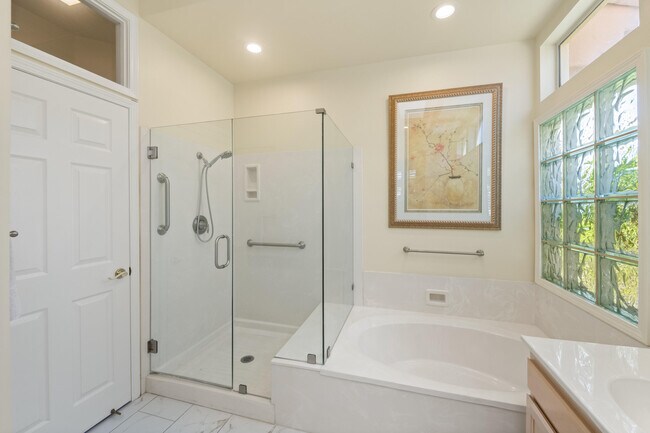Building Photo - 37515 Heritage Way