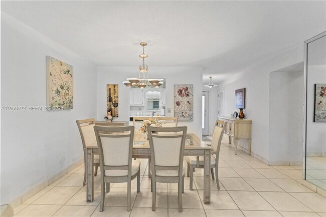 Building Photo - 2200 Diana Dr