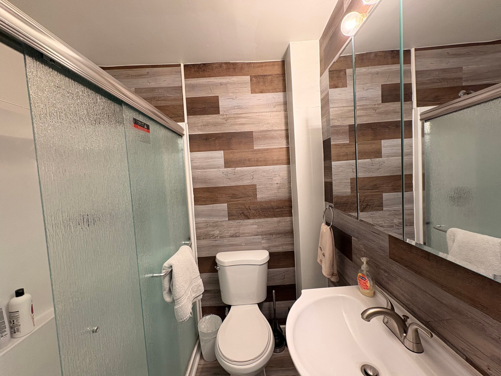 Building Photo - 5807 Hobart St