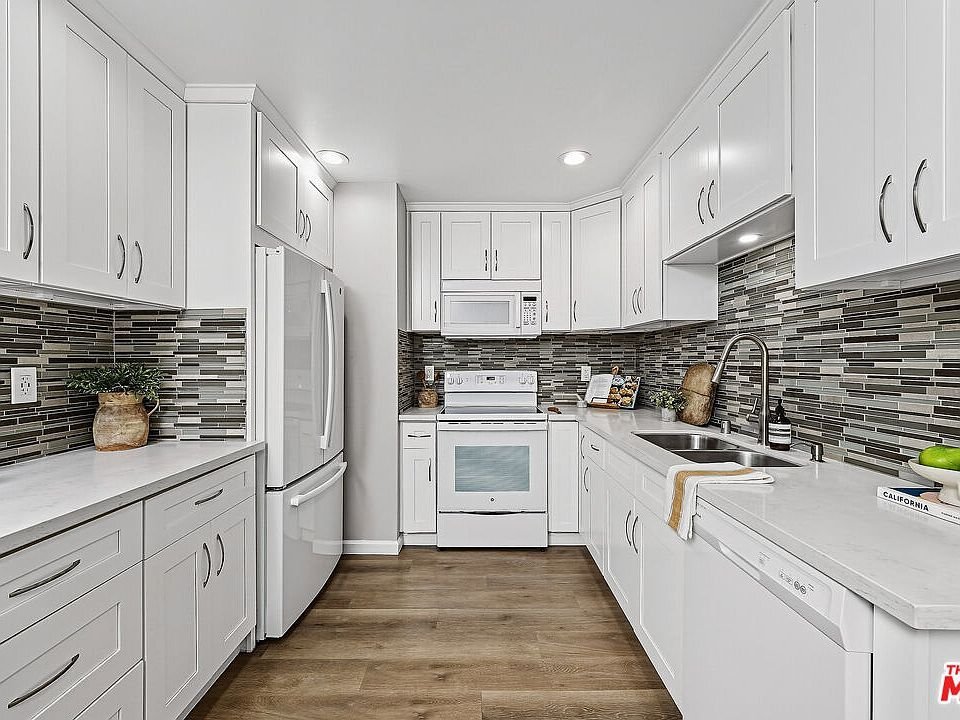 Building Photo - 3939 E