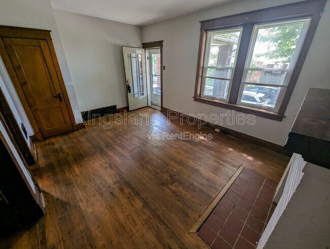 Building Photo - 4725 Ray Ave