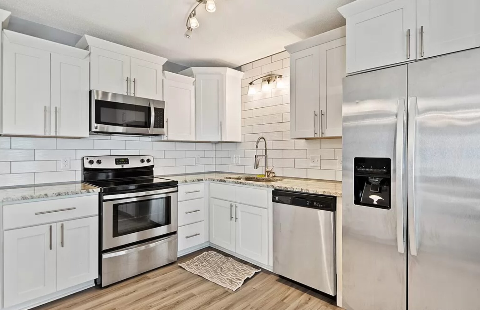 Building Photo - 6811 Beaverstone Dr