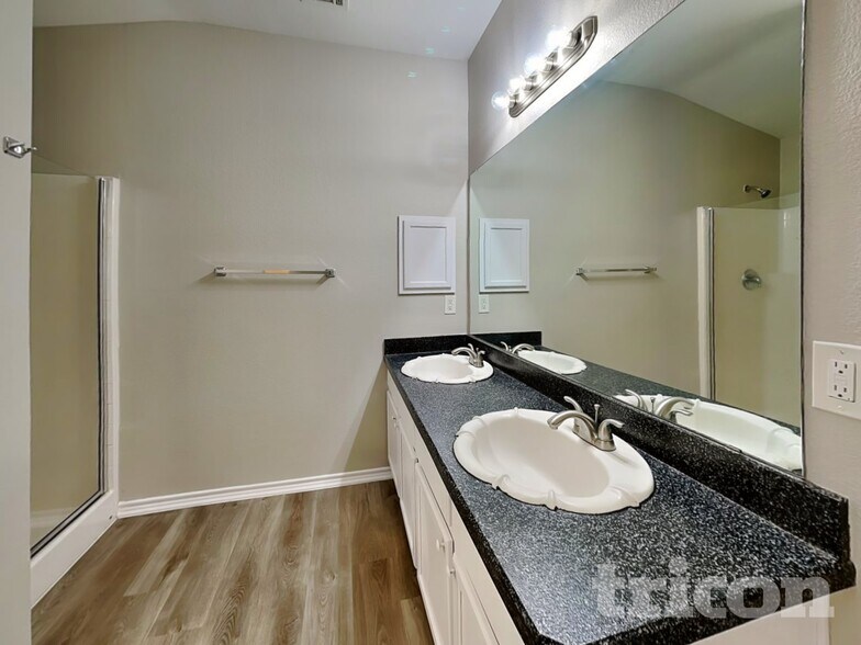 Building Photo - 116 Independence Tr