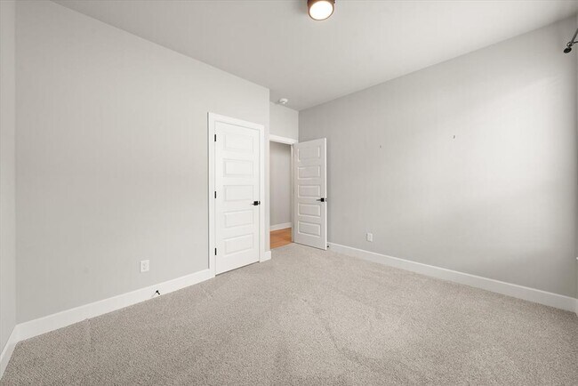 Building Photo - 8732 Beechgrove Dr