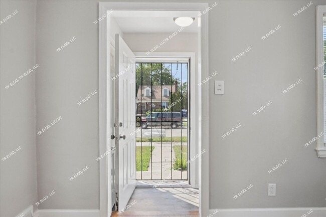 Building Photo - Charming 3-Bedroom Brick Ranch in highly d...