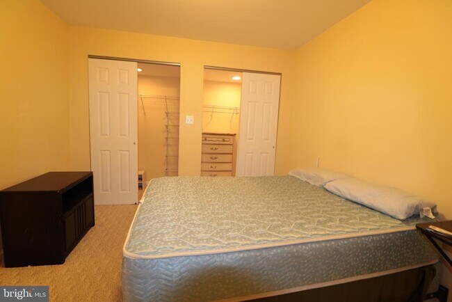 Building Photo - 11151 Yellow Leaf Way