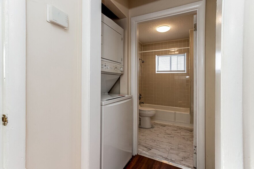 Building Photo - 4212 Ivy Ave