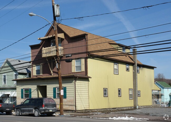 Primary Photo - 412 Main St