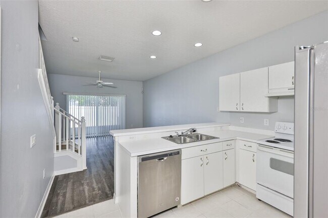 Building Photo - 12950 Kings Crossing Dr