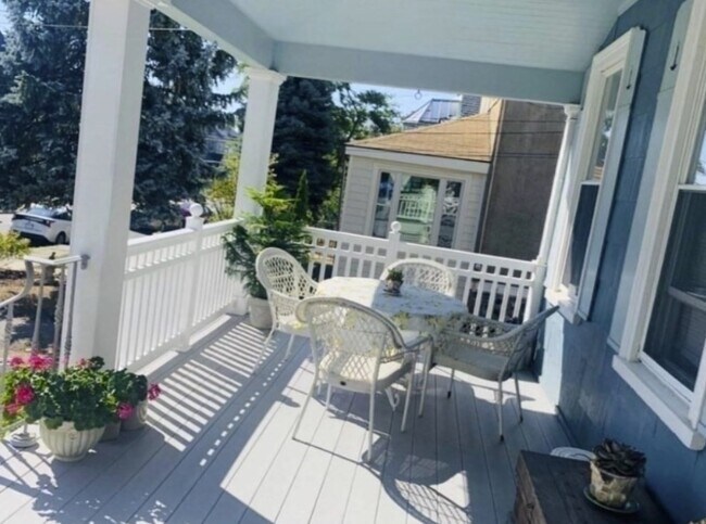 Building Photo - 110 Grovers Ave