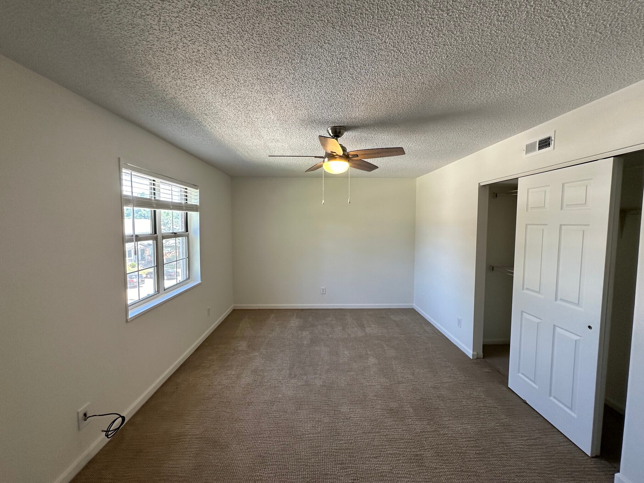 Building Photo - 1605 Thrush Ter