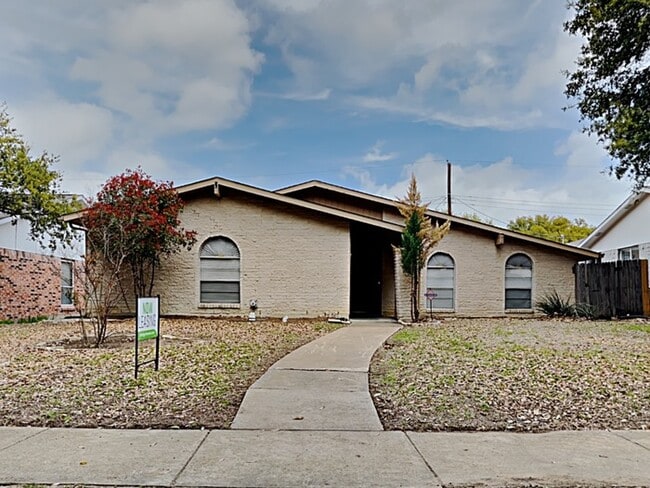 Building Photo - 1517 Camelia Dr