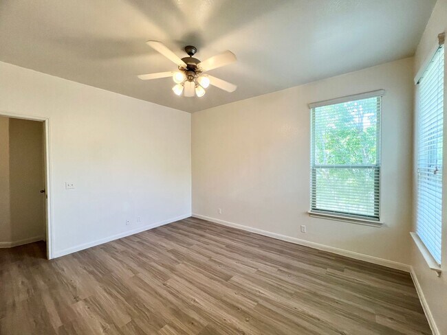 Building Photo - 2406 Allred Dr