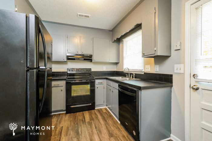 Building Photo - 5916 Stoneybrook Cir
