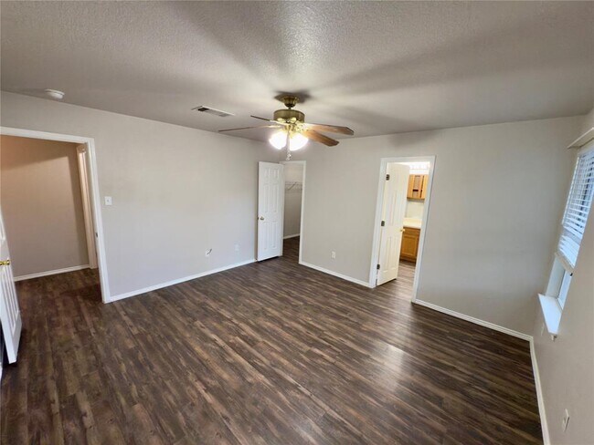Building Photo - 1030 Moser River Dr