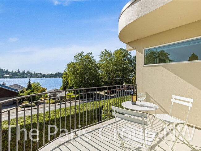 Building Photo - Stunning 3 Story Kirkland Water View Home ...