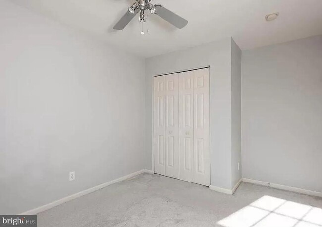 Building Photo - 112 Regents Ct