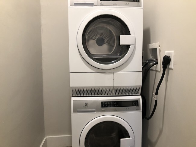 Building Photo - 47 Duncan Ave