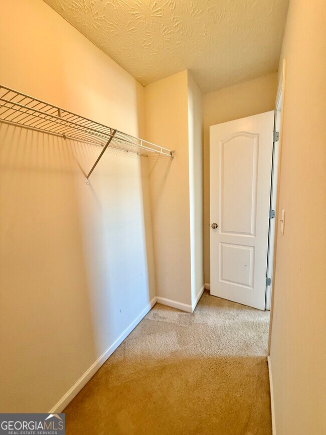 Building Photo - 6327 Ellenwood Dr